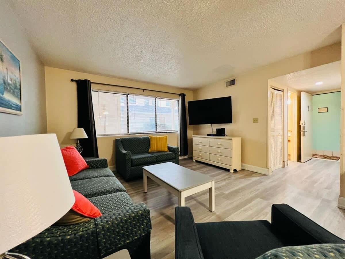 *A Family Retreat*Pool*Steps To The Beach*Approved Dogs*D18-9 Миртъл Бийч Екстериор снимка